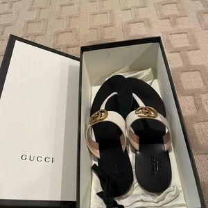 Gucci Flat Marmont Leather Thong Sandals